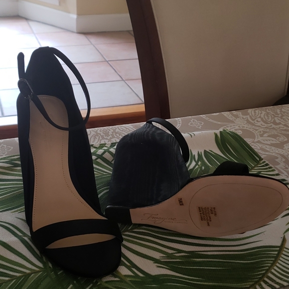 Imagine VinceCamuto 7 1/2 M I M Lessli - Picture 2 of 4